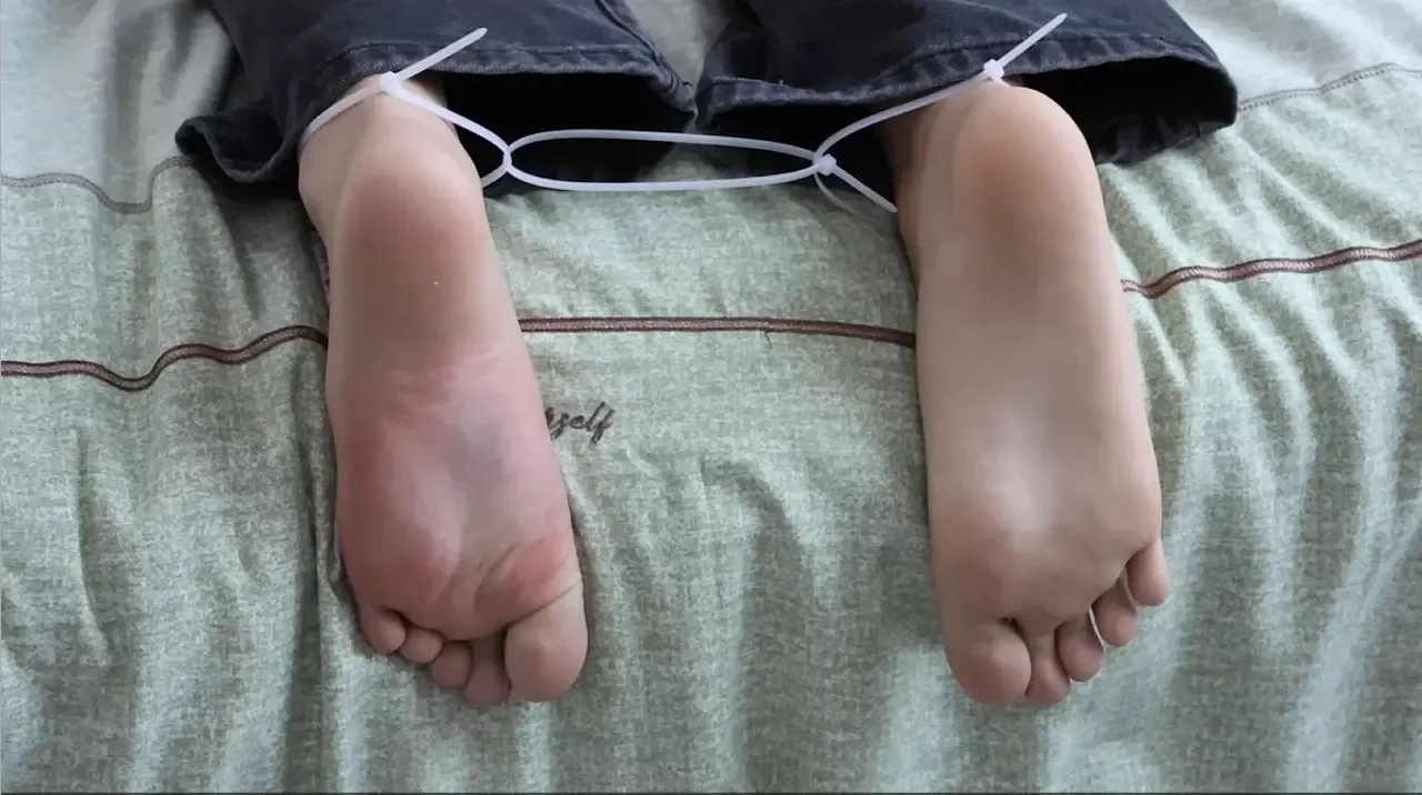 (稀有资源)重打包含连续重打女孩脚 (稀有资源)重打包含连续重打女孩脚