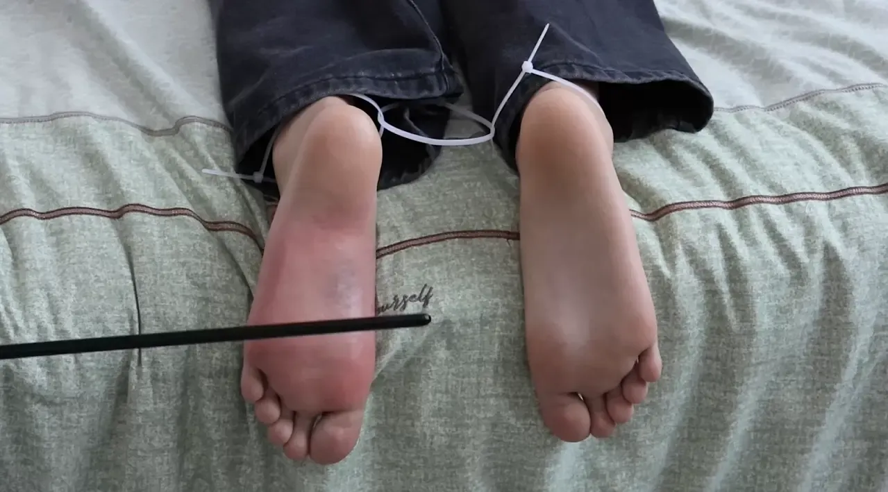 (稀有资源)重打包含连续重打女孩脚 (稀有资源)重打包含连续重打女孩脚