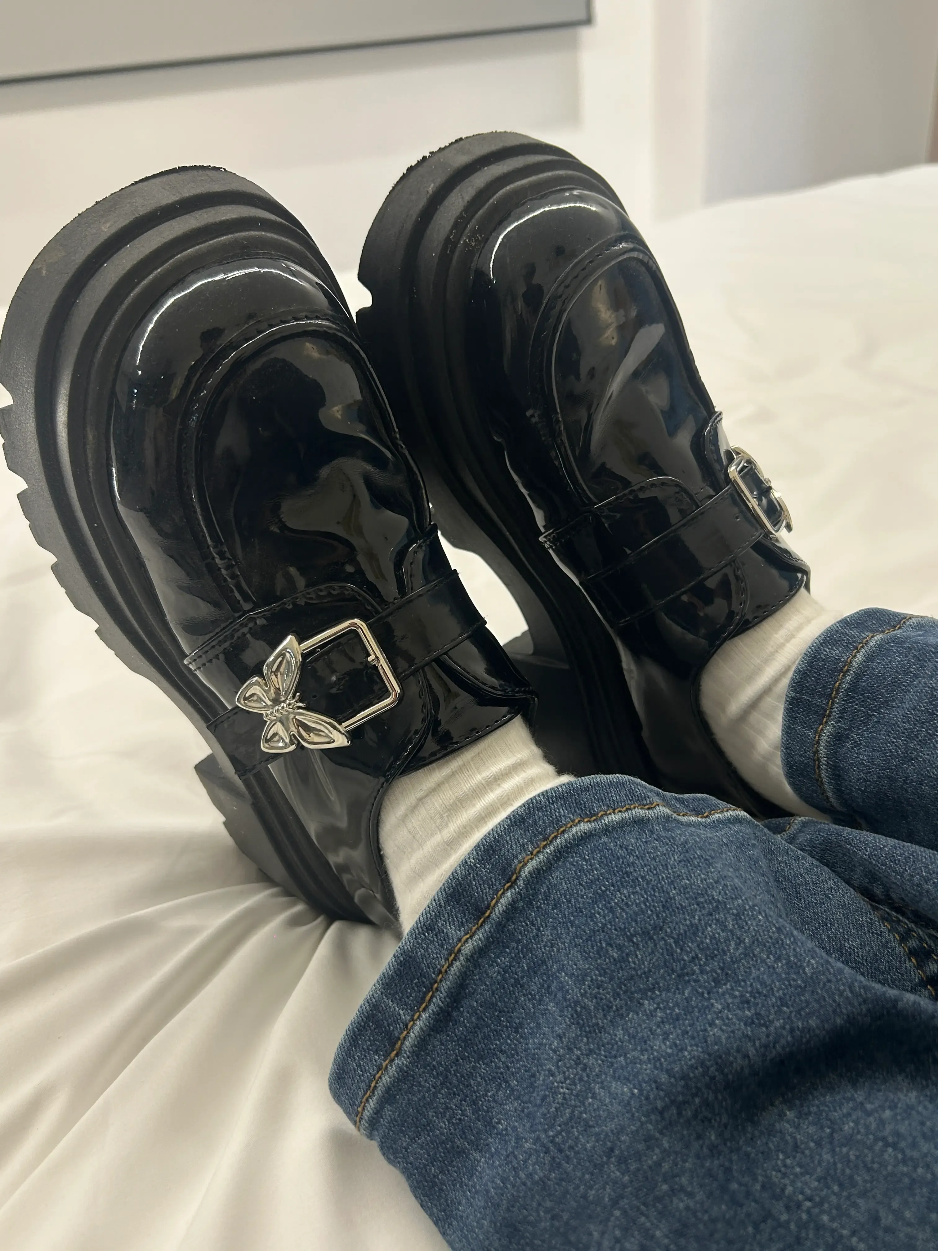 约tian巨好看的大一白嫩脚(目前脚背最好看的) 约tian巨好看的大一白嫩脚(目前脚背最好看的)