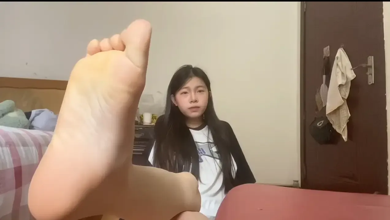 女大展示漂亮美脚 女大展示漂亮美脚