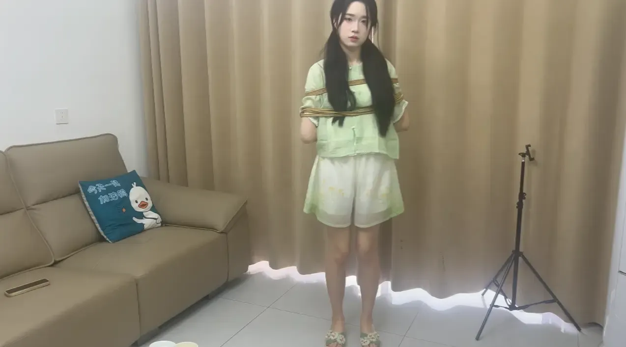 甜美少女绳缚记足控福利(美足)可爱甜美 甜美少女绳缚记足控福利(美足)可爱甜美