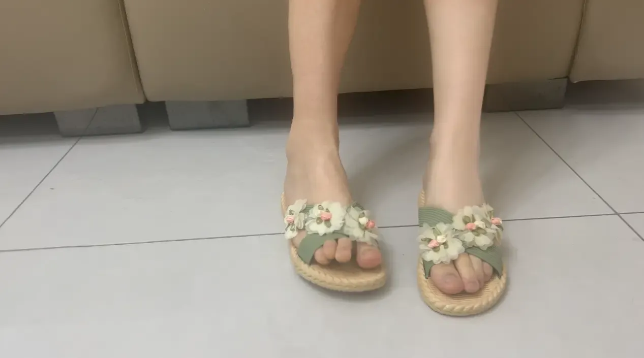 甜美少女绳缚记足控福利(美足)可爱甜美 甜美少女绳缚记足控福利(美足)可爱甜美