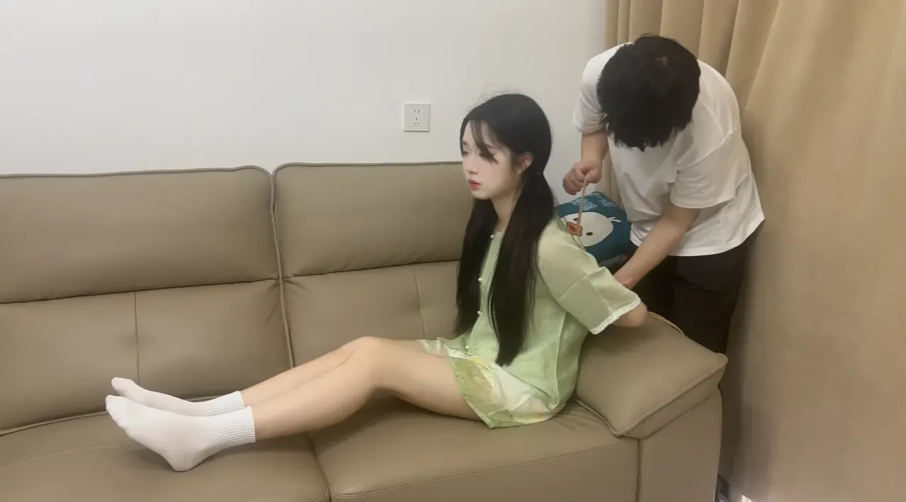 甜美少女绳缚记足控福利(美足)可爱甜美 甜美少女绳缚记足控福利(美足)可爱甜美