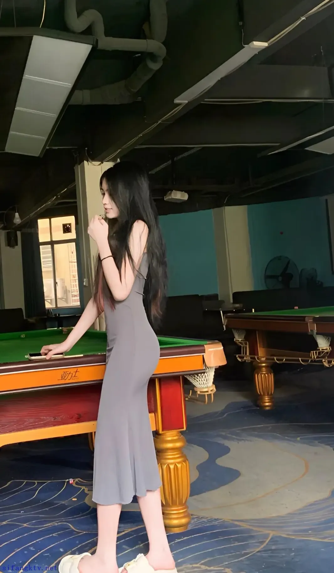 高中音乐老师的细长脚丫 高中音乐老师的细长脚丫