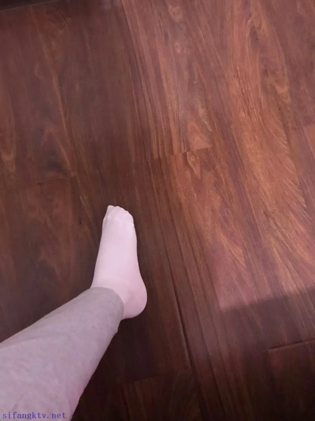 很甜很害羞的小妹妹秀脚 很甜很害羞的小妹妹秀脚