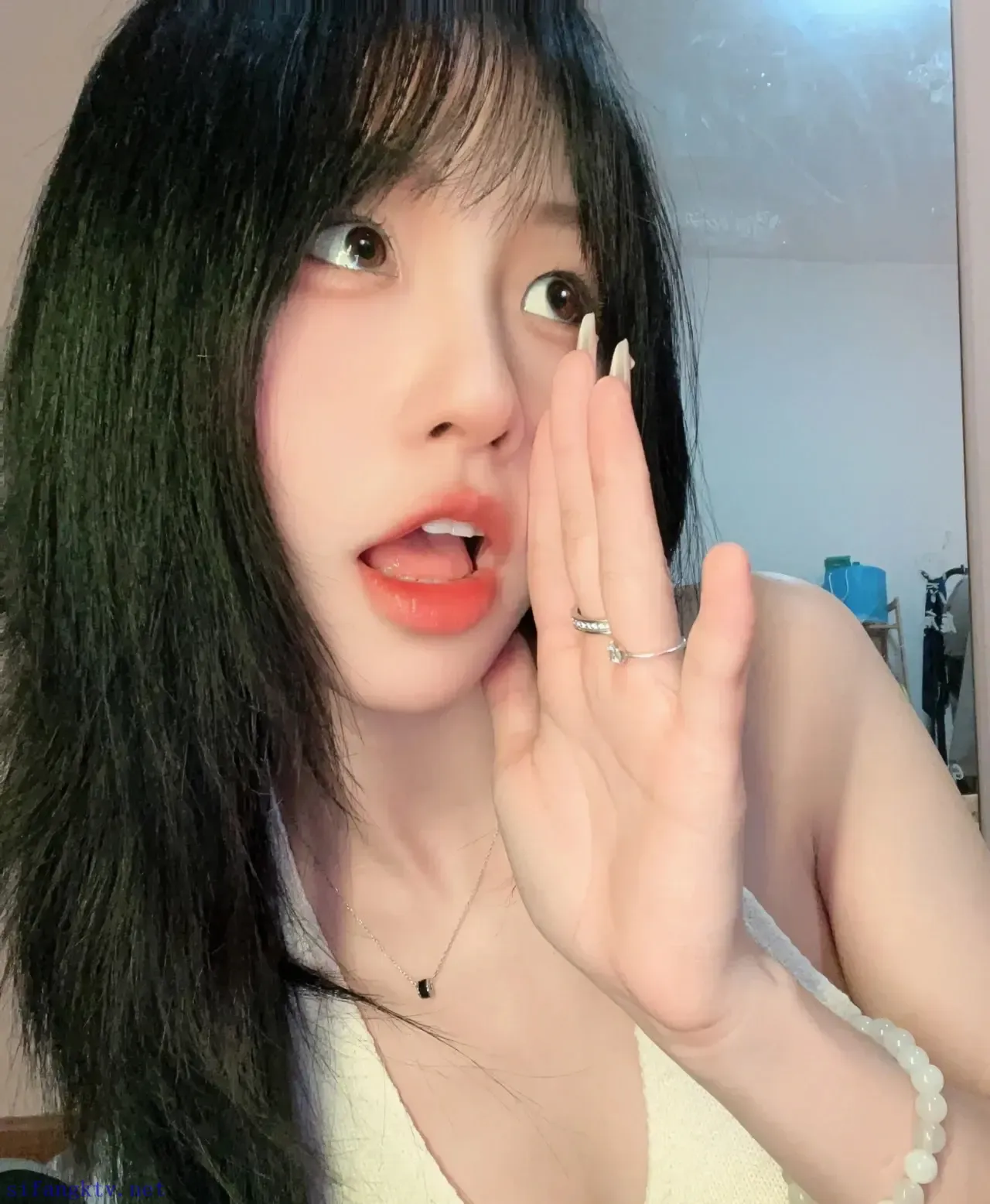 绿茶拍照姿势秀神颜嫩足 绿茶拍照姿势秀神颜嫩足