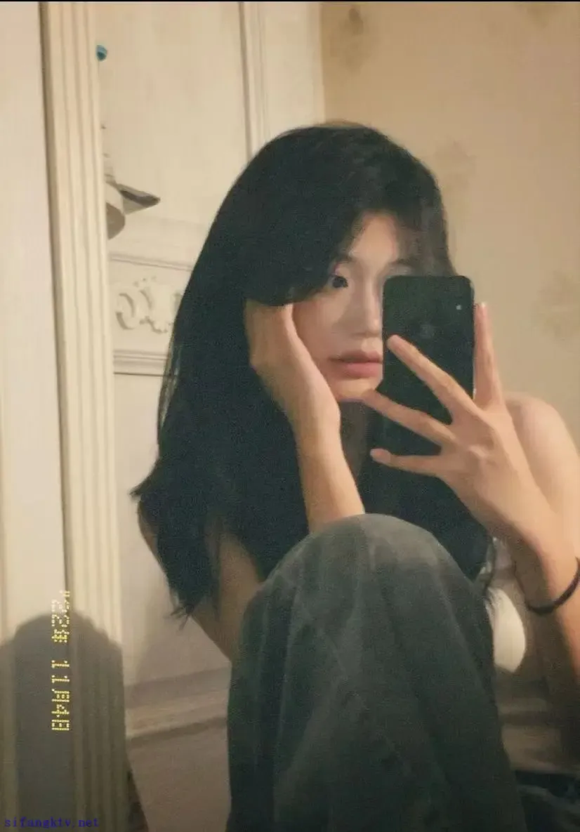 180高个女高中生的41码大脚 180高个女高中生的41码大脚