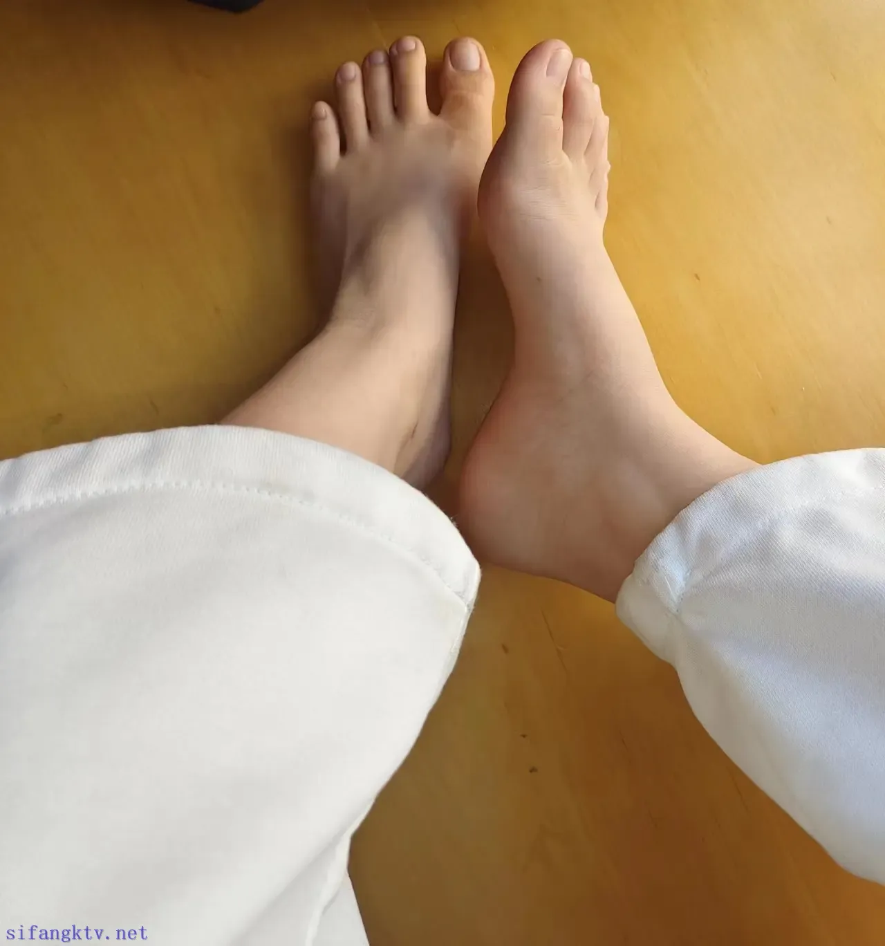 娇小可爱的妹妹的小肉脚 娇小可爱的妹妹的小肉脚