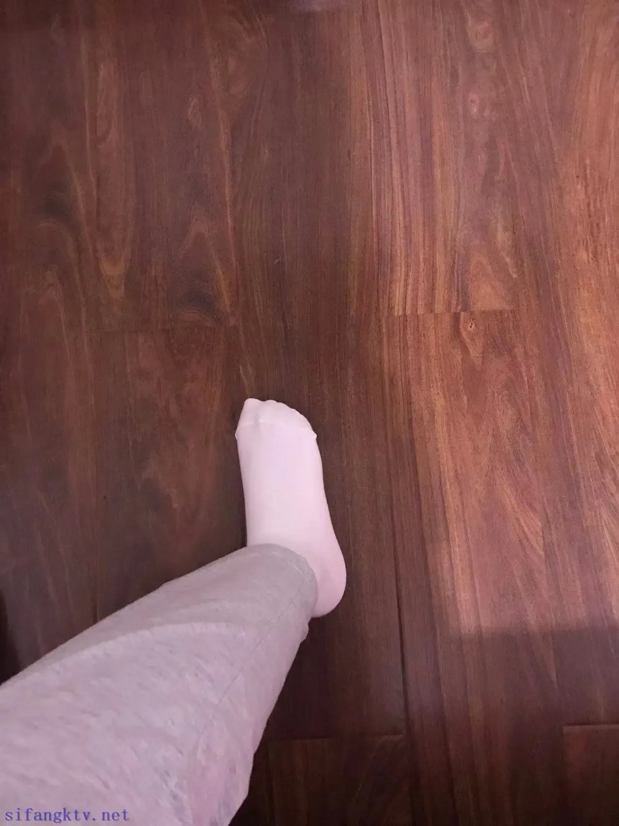 很甜很害羞的小妹妹秀脚 很甜很害羞的小妹妹秀脚