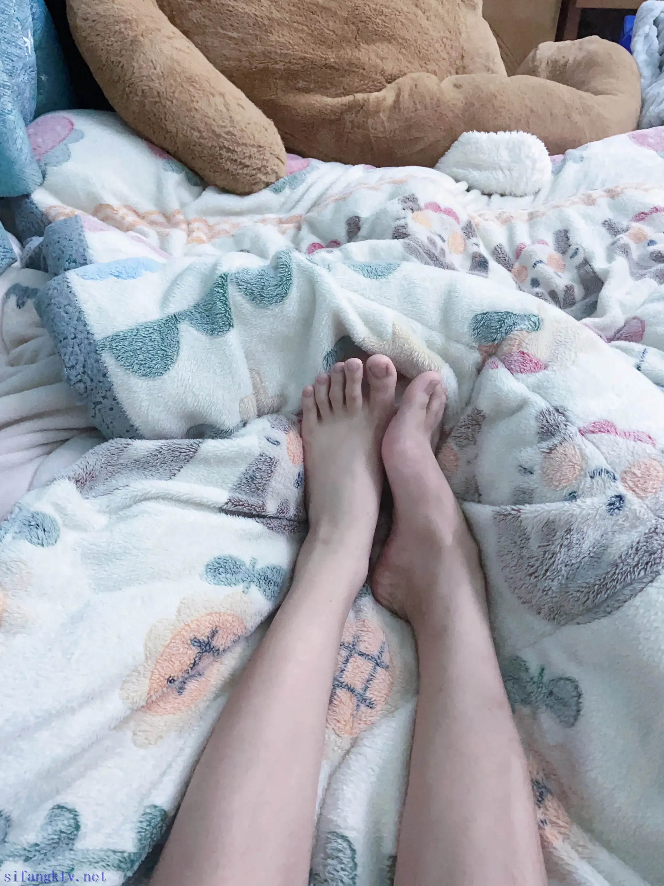 女主播的白嫩脚脚 女主播的白嫩脚脚