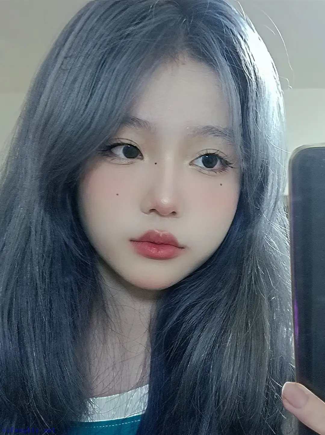 娃娃脸女高红润细嫩的脚 娃娃脸女高红润细嫩的脚