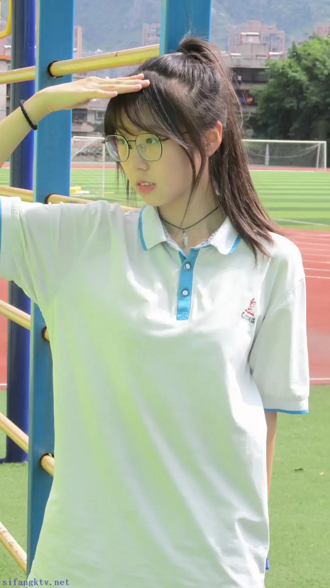 圆脸女高中生的可爱脚脚 圆脸女高中生的可爱脚脚