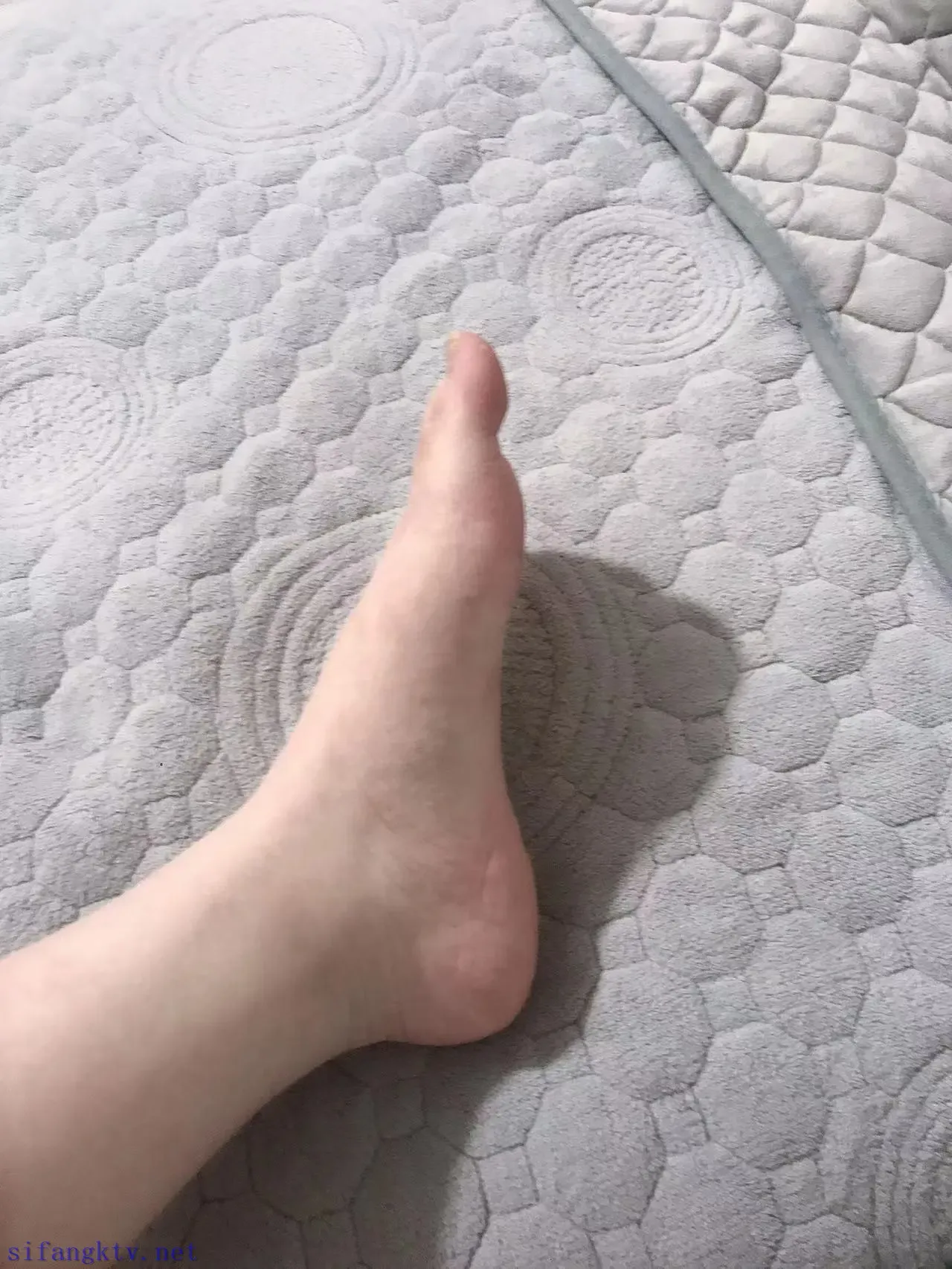 很甜很害羞的小妹妹秀脚 很甜很害羞的小妹妹秀脚