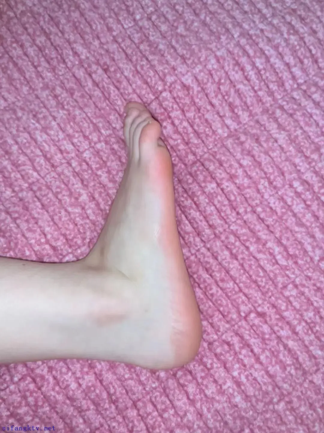 女高中生的红润脚底 女高中生的红润脚底