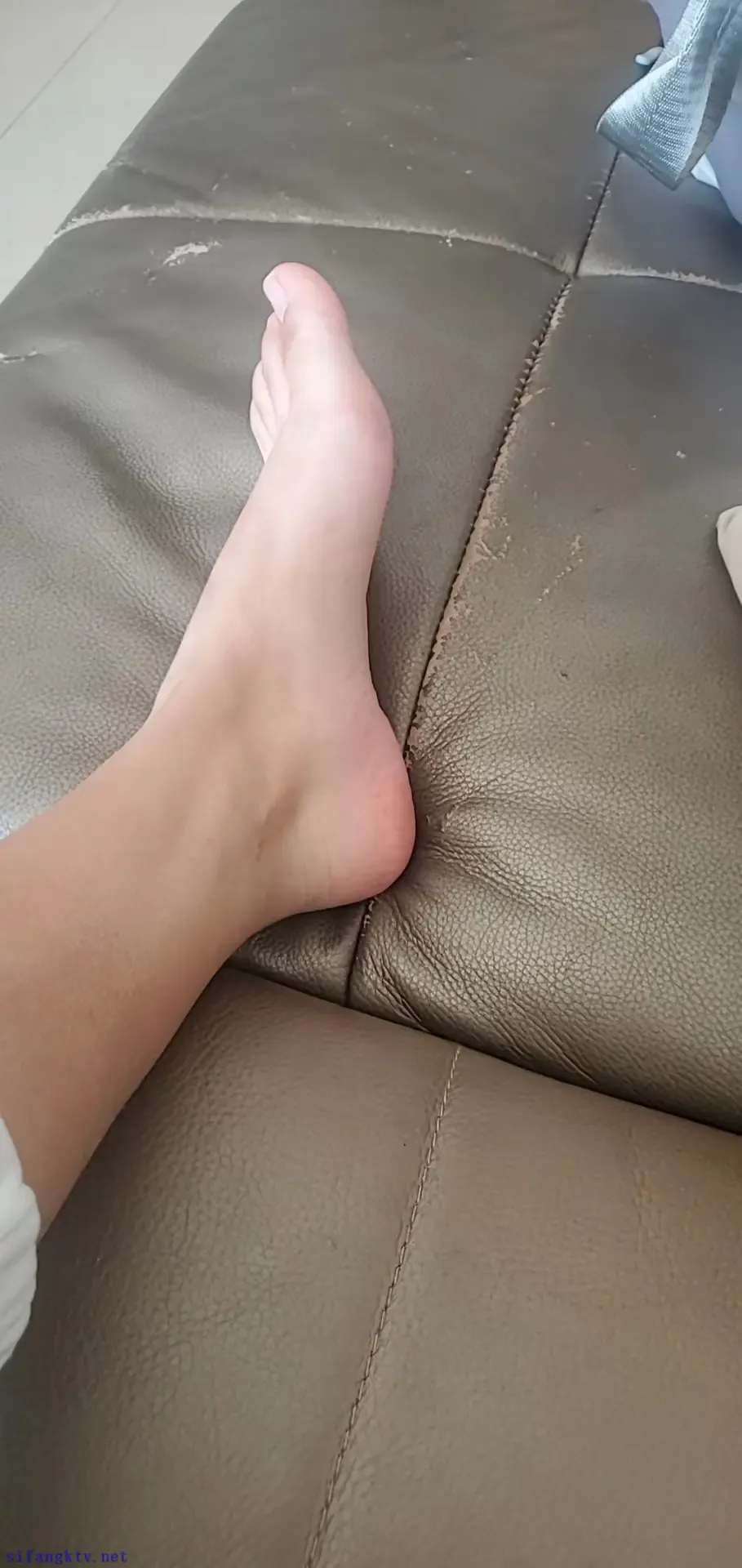 小太妹的白袜大脚 小太妹的白袜大脚
