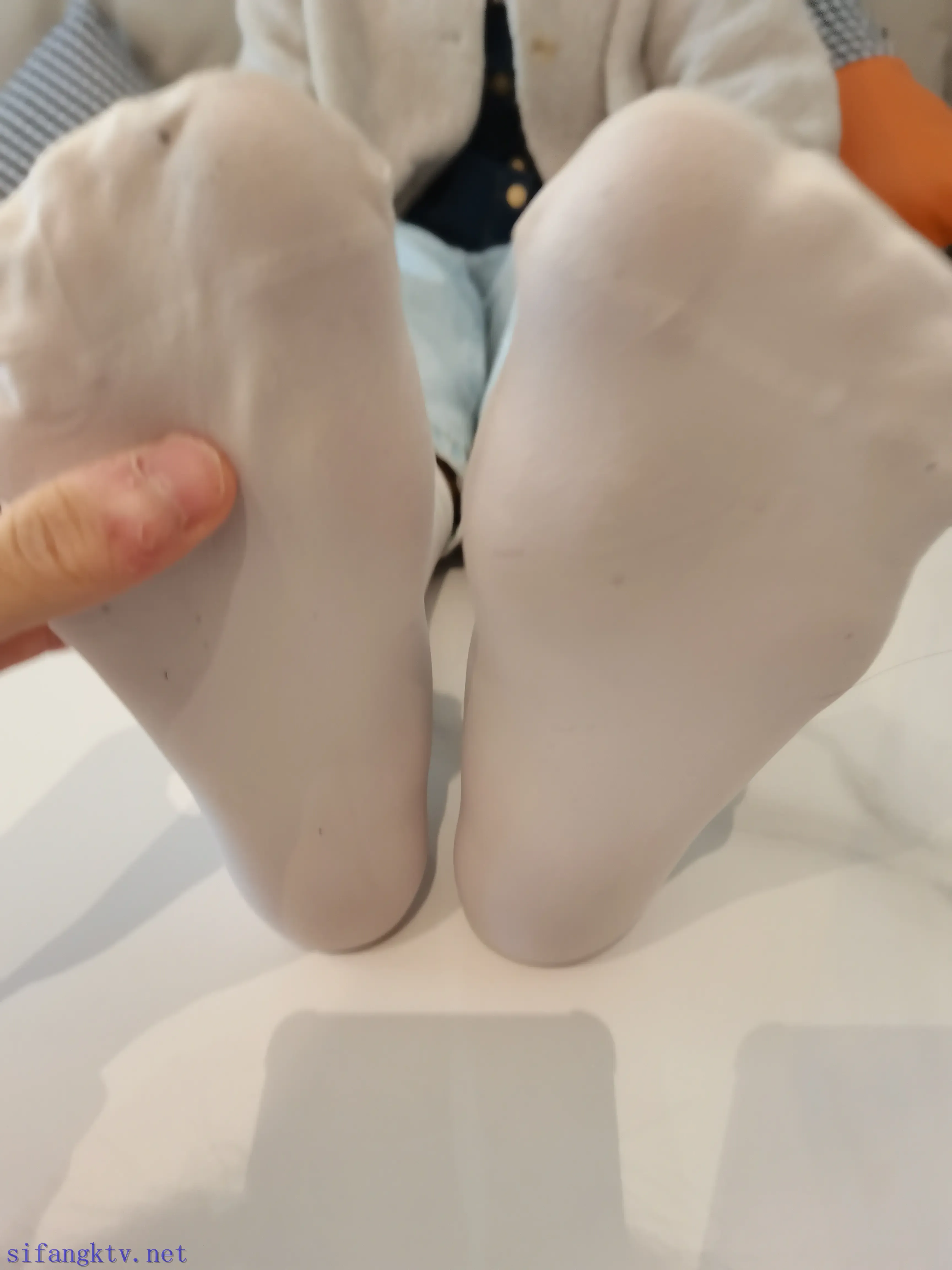 玩深圳校服妹妹的修长美脚 玩深圳校服妹妹的修长美脚