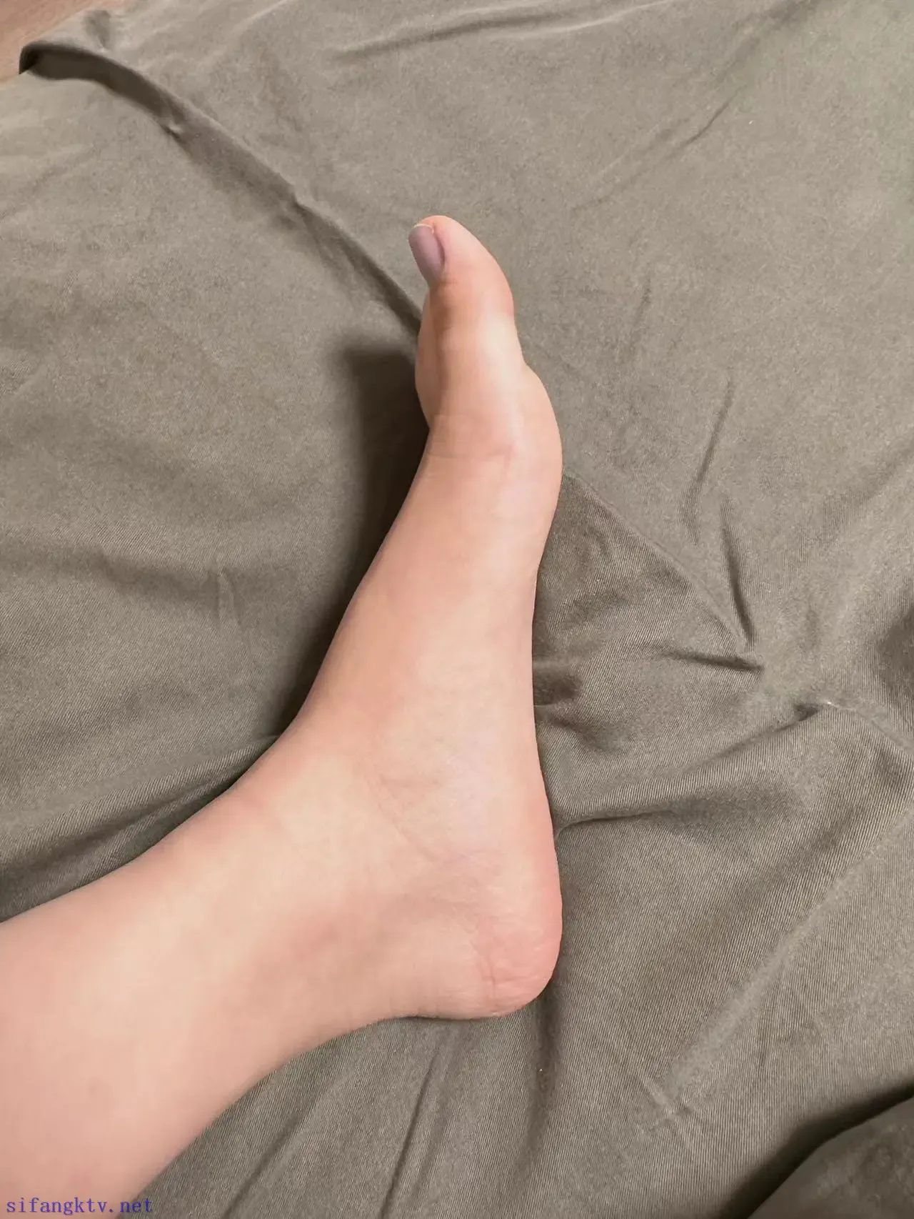 03年的早熟小妹妹粉嫩脚 03年的早熟小妹妹粉嫩脚