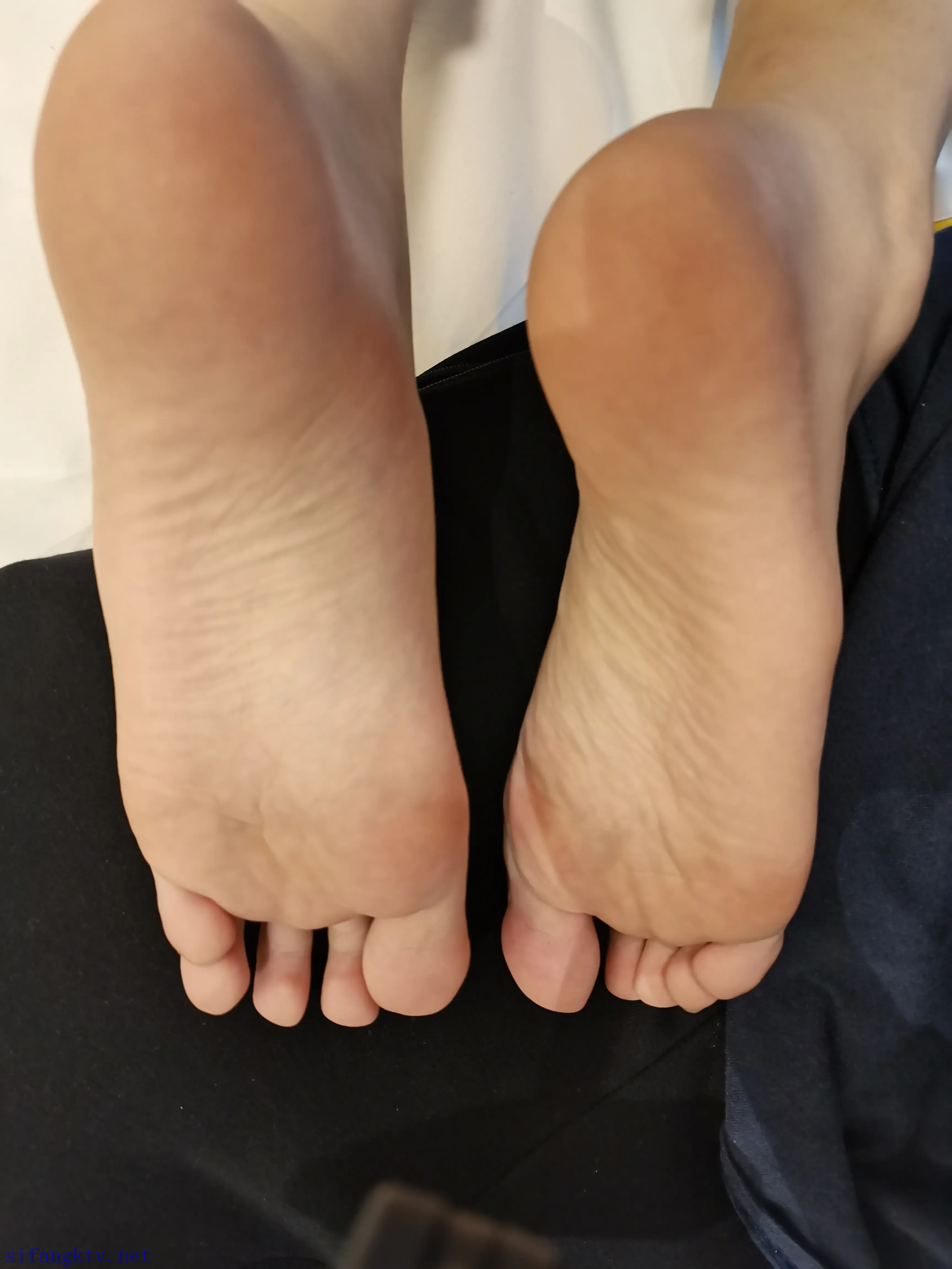 线下玩干净白嫩的萝莉嫩脚 线下玩干净白嫩的萝莉嫩脚