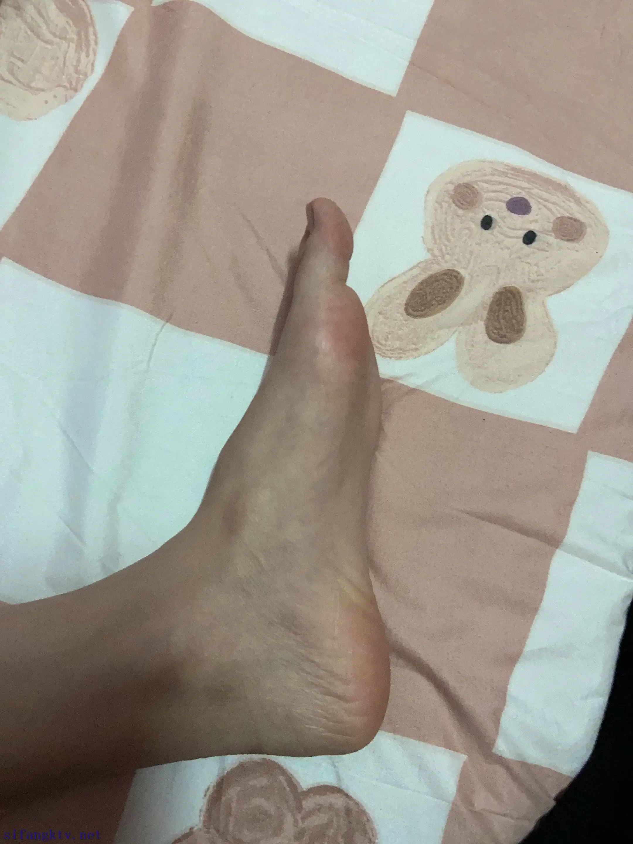 身材纤细美女的修长美脚 身材纤细美女的修长美脚