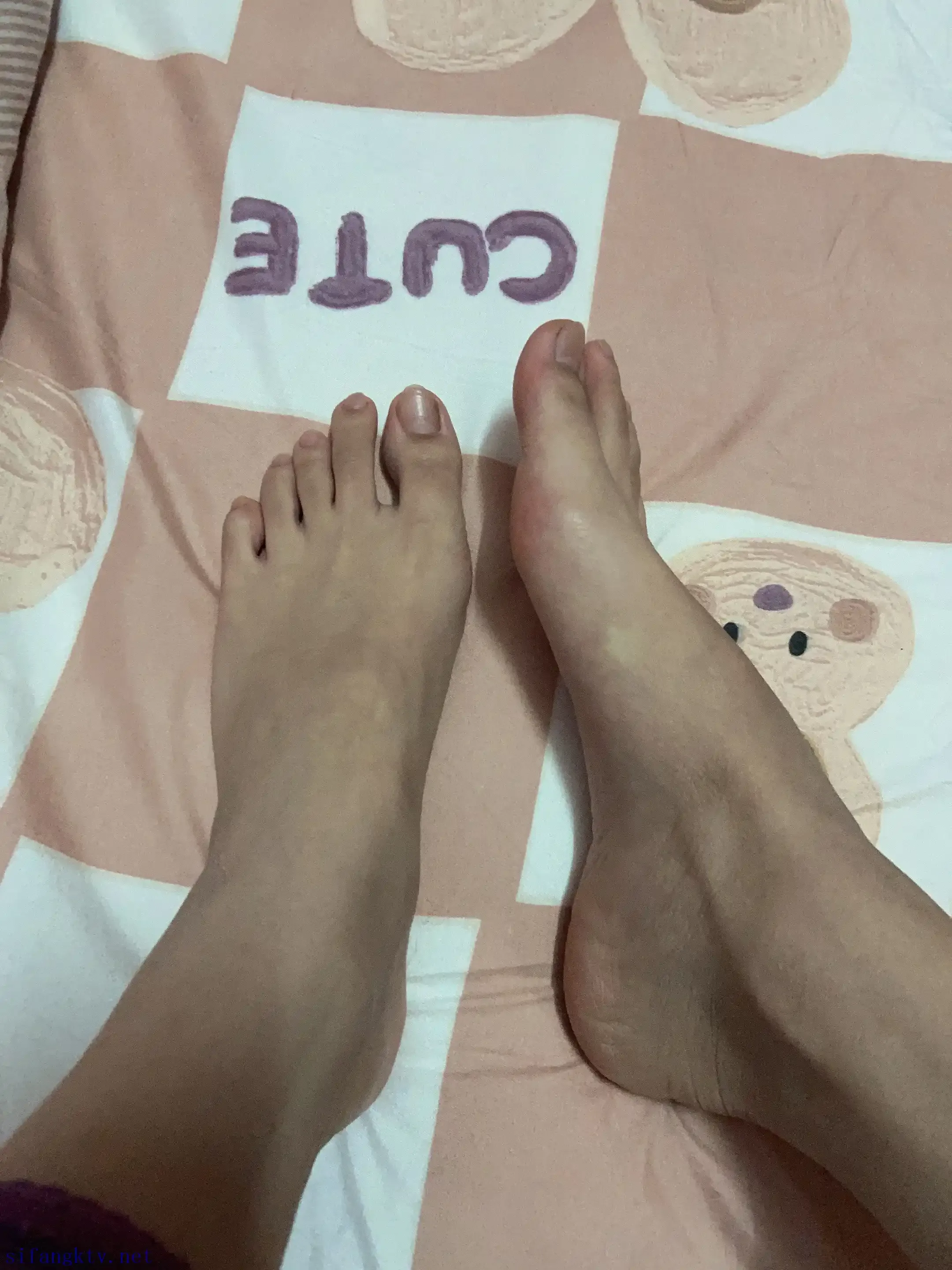 身材纤细美女的修长美脚 身材纤细美女的修长美脚