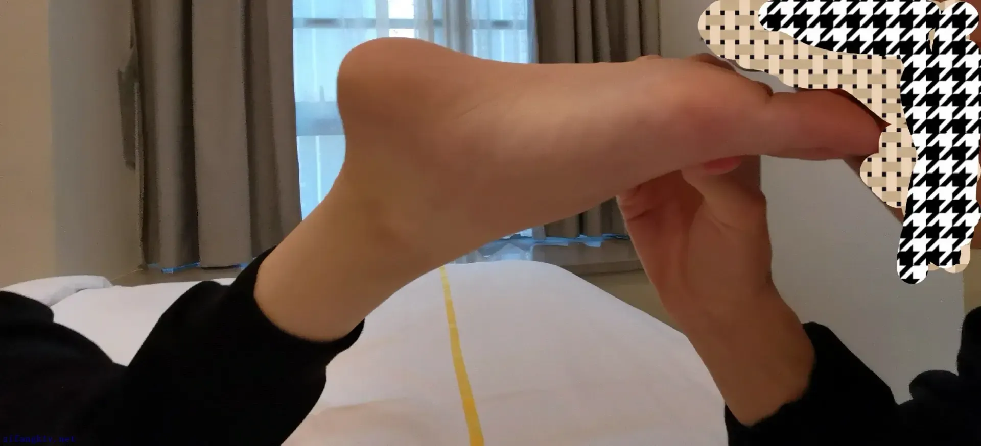 线下玩干净白嫩的萝莉嫩脚 线下玩干净白嫩的萝莉嫩脚