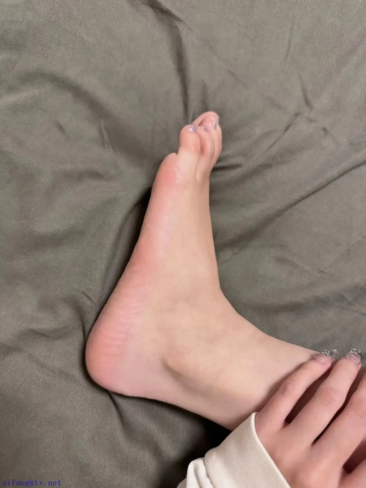 03年的早熟小妹妹粉嫩脚 03年的早熟小妹妹粉嫩脚