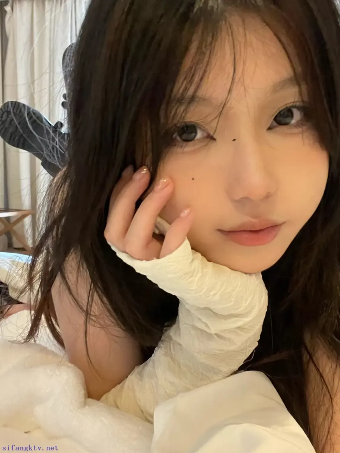 娃娃脸女高红润细嫩的脚 娃娃脸女高红润细嫩的脚