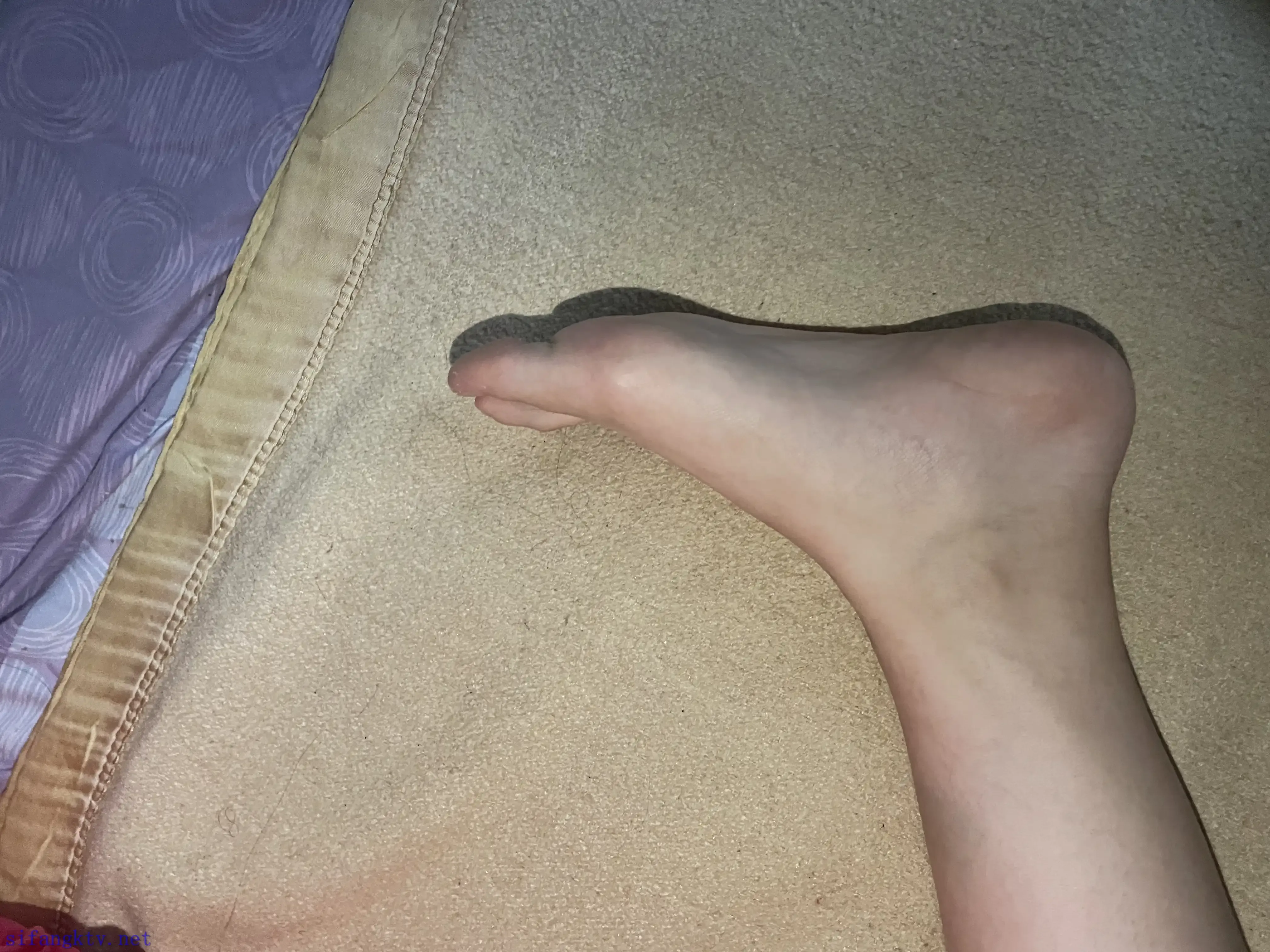 御姐风大学生美女的大脚 御姐风大学生美女的大脚