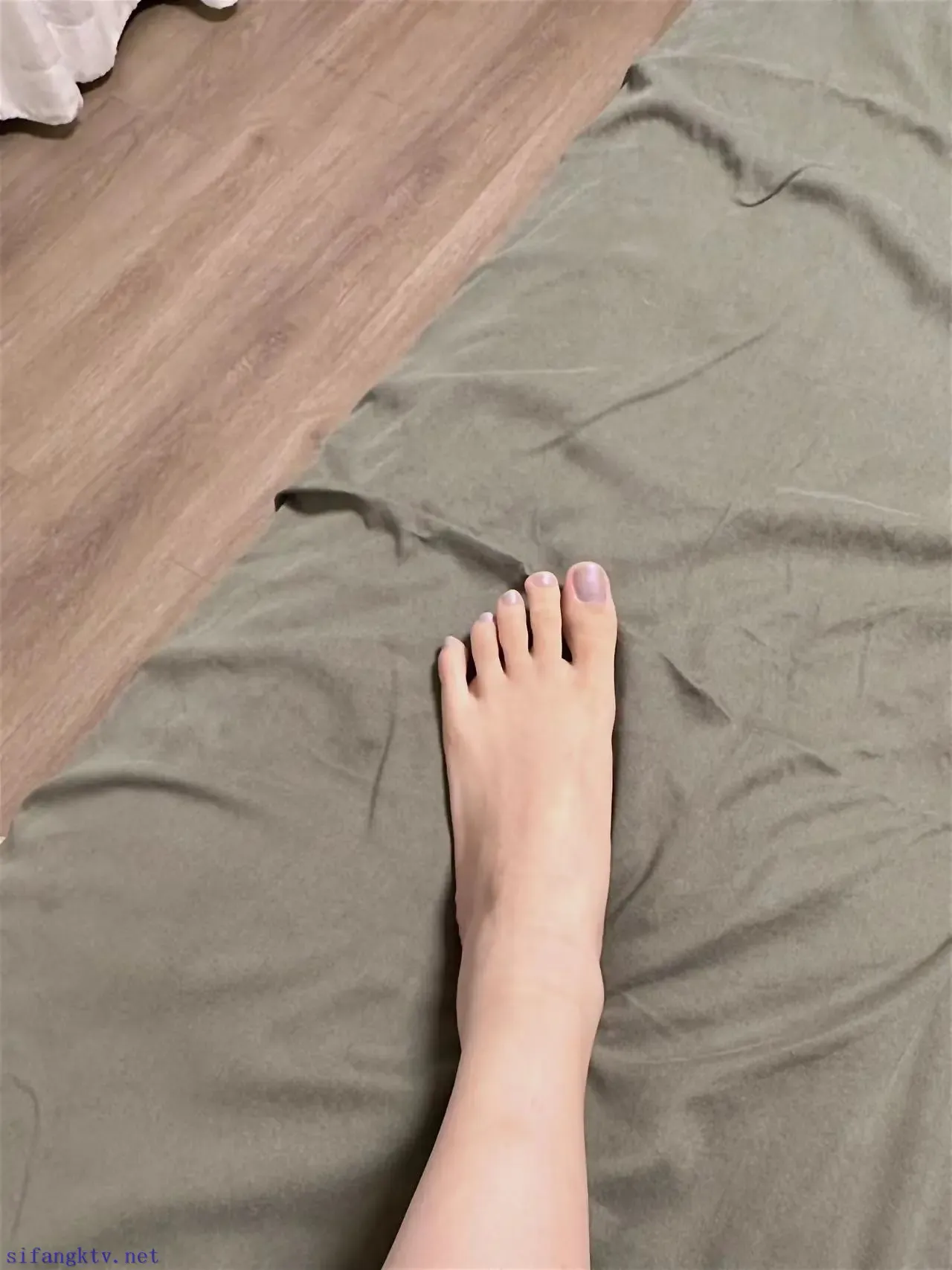 03年的早熟小妹妹粉嫩脚 03年的早熟小妹妹粉嫩脚