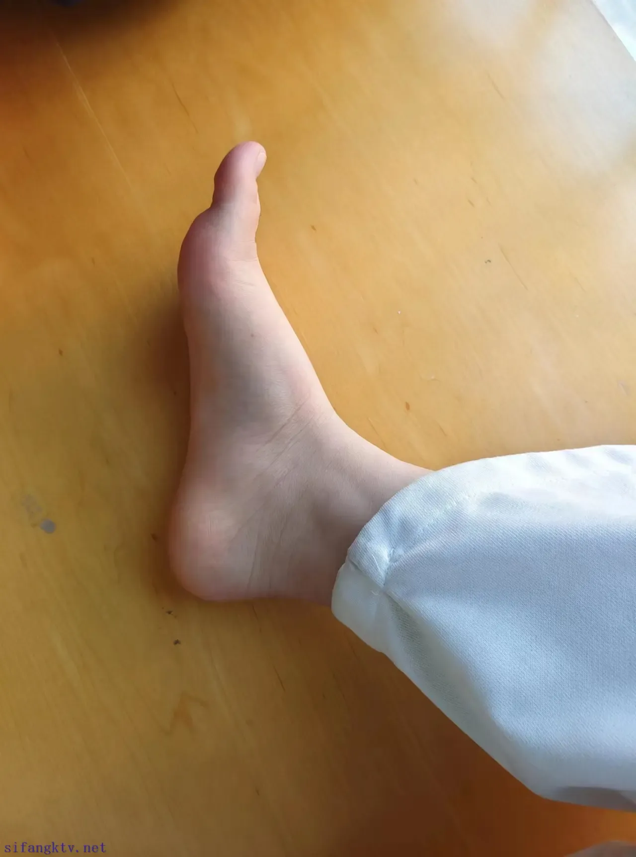 娇小可爱的妹妹的小肉脚 娇小可爱的妹妹的小肉脚