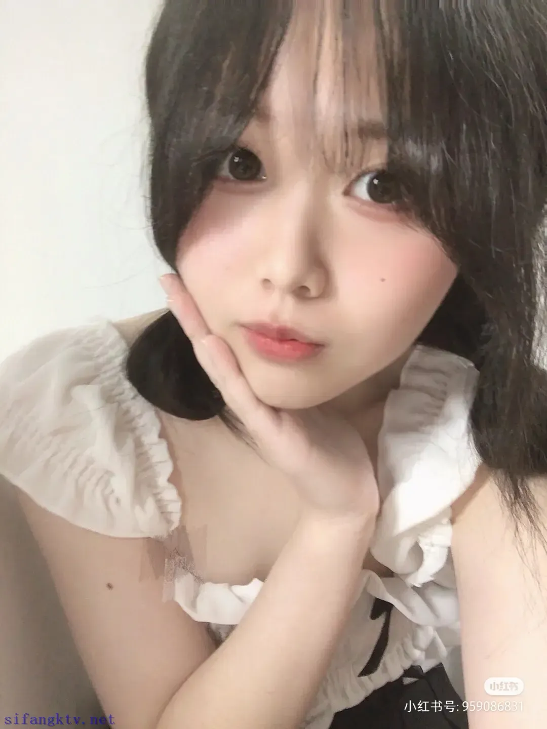 很甜很害羞的小妹妹秀脚 很甜很害羞的小妹妹秀脚