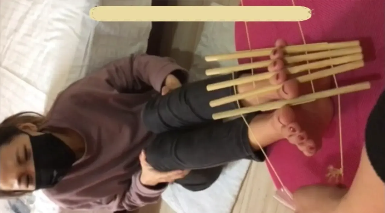 足刑美丽女孩 足刑美丽女孩