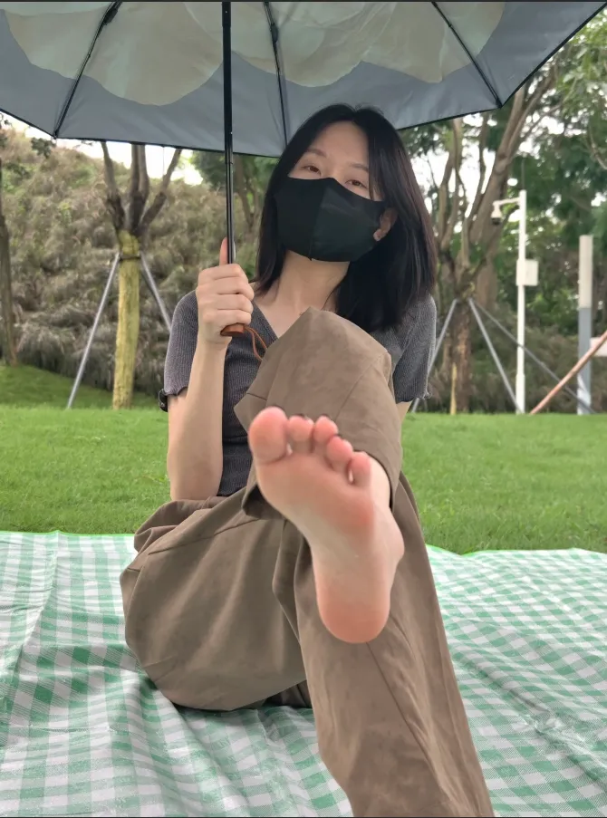 个人摄影-戴口罩的美女约拍美脚 个人摄影-戴口罩的美女约拍美脚