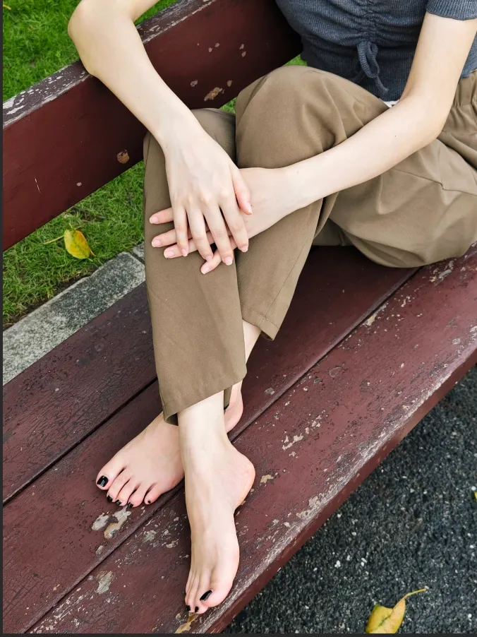个人摄影-戴口罩的美女约拍美脚 个人摄影-戴口罩的美女约拍美脚