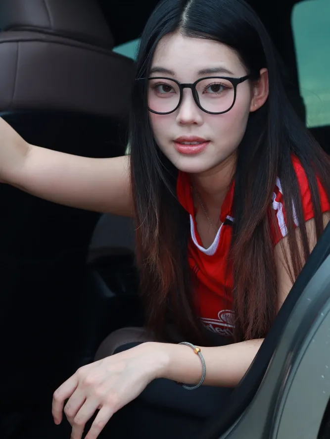 个人摄影-0918车拍美女模特美脚 个人摄影-0918车拍美女模特美脚