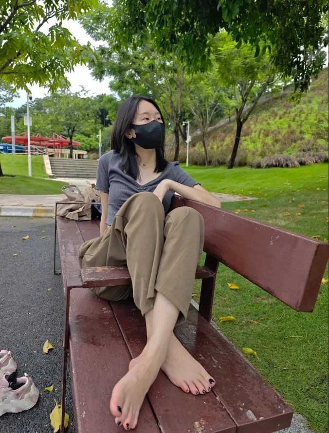 个人摄影-戴口罩的美女约拍美脚 个人摄影-戴口罩的美女约拍美脚