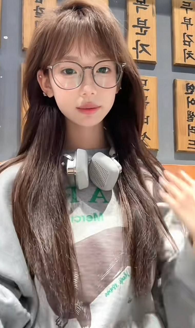ccp-年纪轻轻就浓妆艳抹 卸妆之后还是嫩妹的模样目前脚最嫩的妹子了 ccp-年纪轻轻就浓妆艳抹 卸妆之后还是嫩妹的模样目前脚最嫩的妹子了
