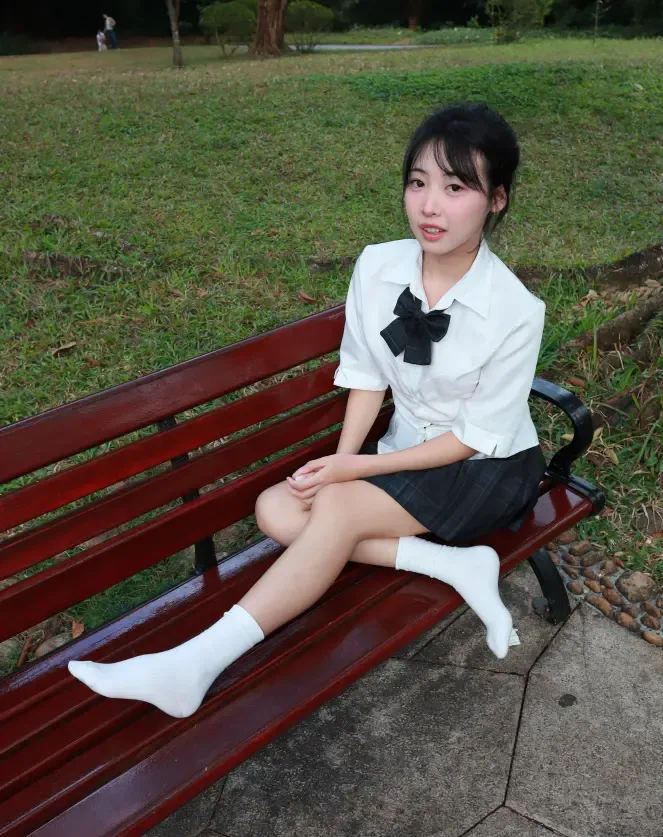 个人摄影-jk白袜可爱女大拍摄美脚 个人摄影-jk白袜可爱女大拍摄美脚