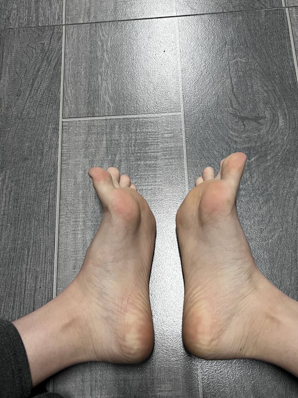 ccp-清秀女大秀足一双白白嫩嫩的玉足真是极品 ccp-清秀女大秀足一双白白嫩嫩的玉足真是极品