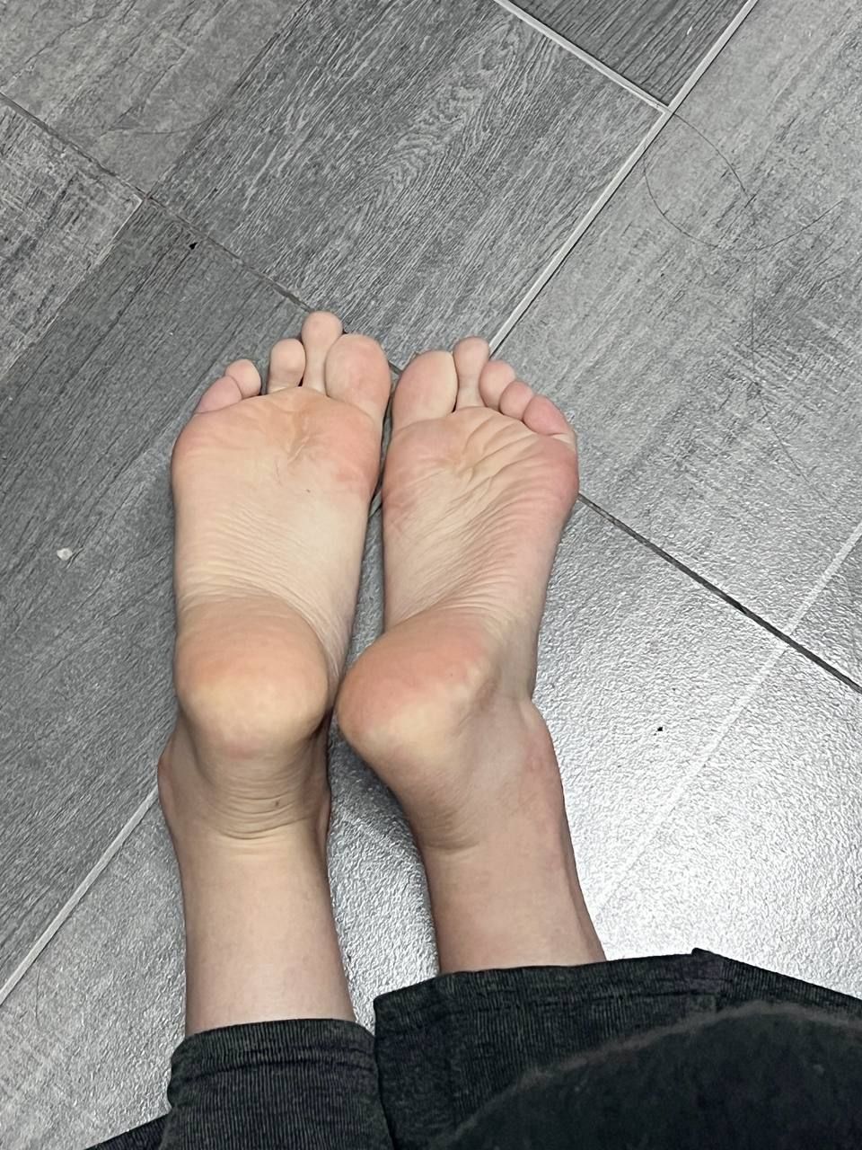 ccp-清秀女大秀足一双白白嫩嫩的玉足真是极品 ccp-清秀女大秀足一双白白嫩嫩的玉足真是极品