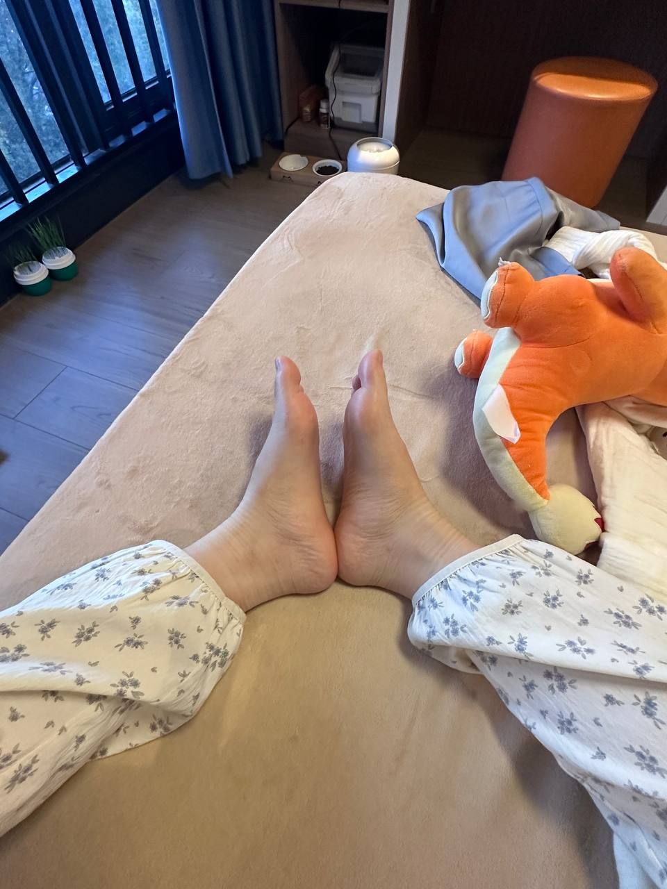 ccp-袜子都发黄 而且竟然是男朋友帮忙拍的 ccp-袜子都发黄 而且竟然是男朋友帮忙拍的