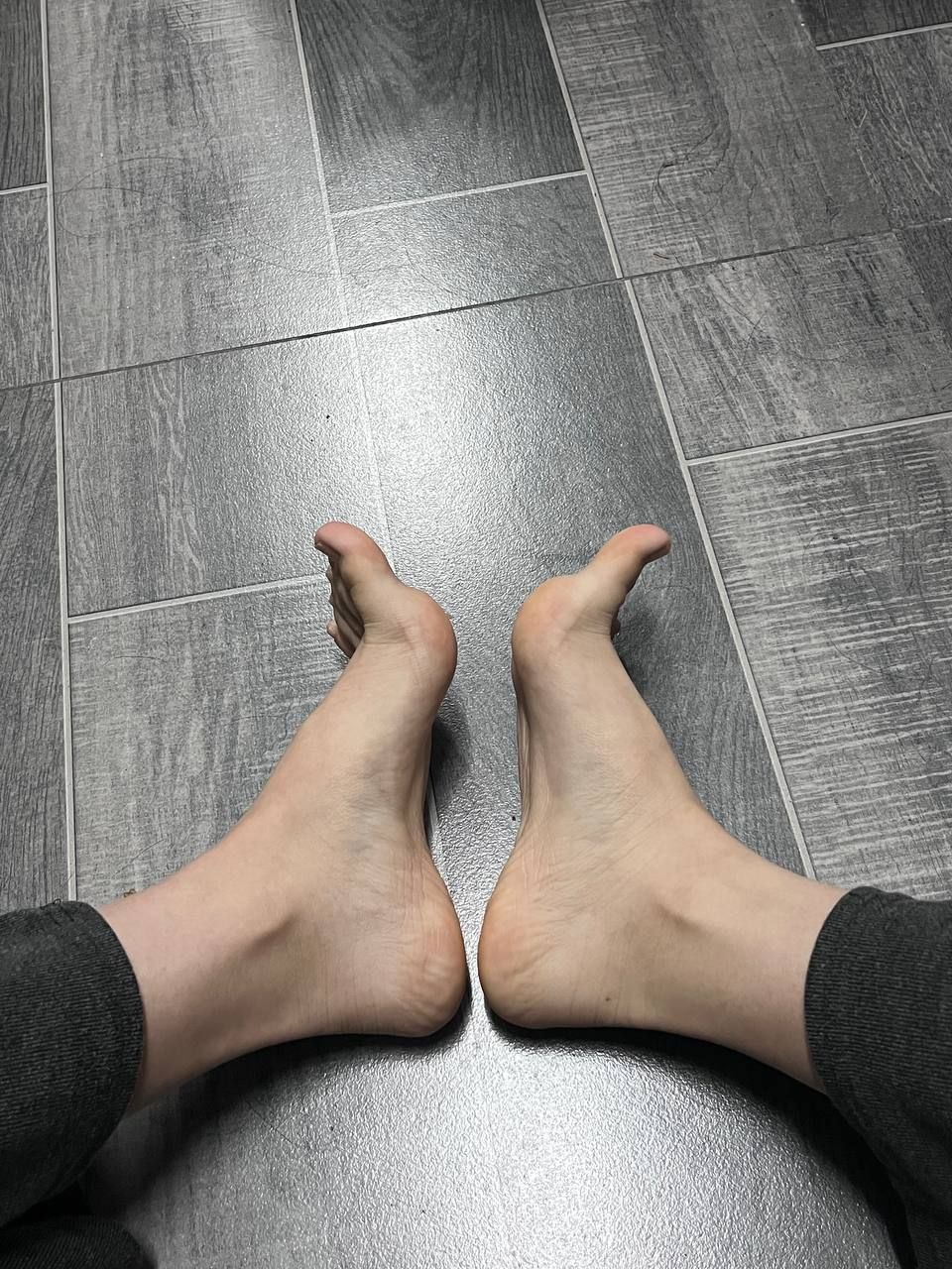 ccp-清秀女大秀足一双白白嫩嫩的玉足真是极品 ccp-清秀女大秀足一双白白嫩嫩的玉足真是极品