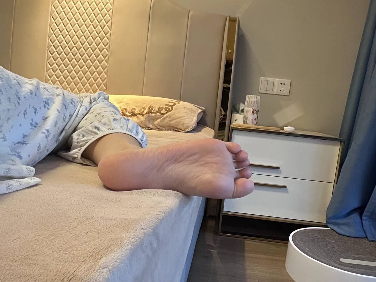ccp-袜子都发黄 而且竟然是男朋友帮忙拍的 ccp-袜子都发黄 而且竟然是男朋友帮忙拍的