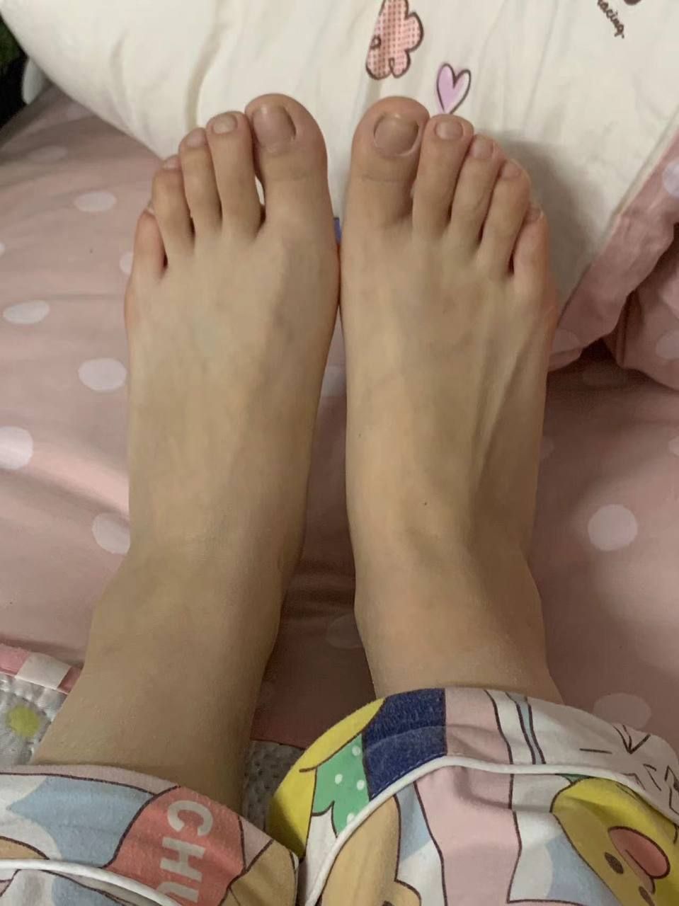 ccp-清纯眼镜妹秀足 清纯的外表下透露的是反差 ccp-清纯眼镜妹秀足 清纯的外表下透露的是反差