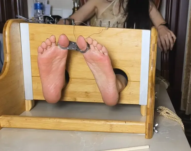 足刑黑丝美脚 足刑黑丝美脚