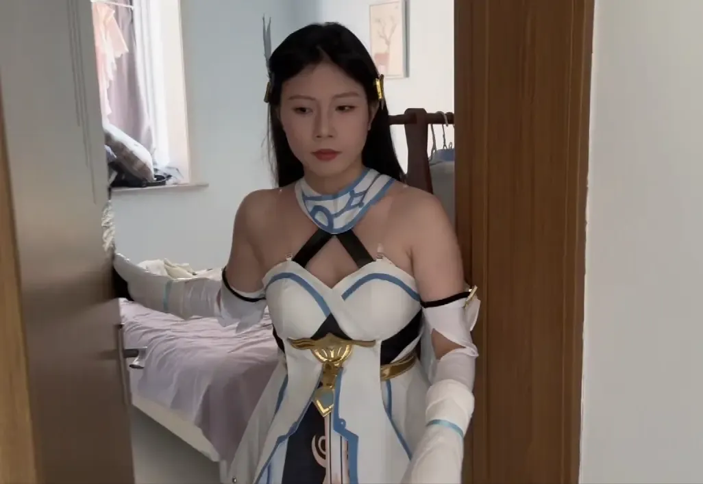 cos萤被放到催眠玩脚 cos萤被放到催眠玩脚