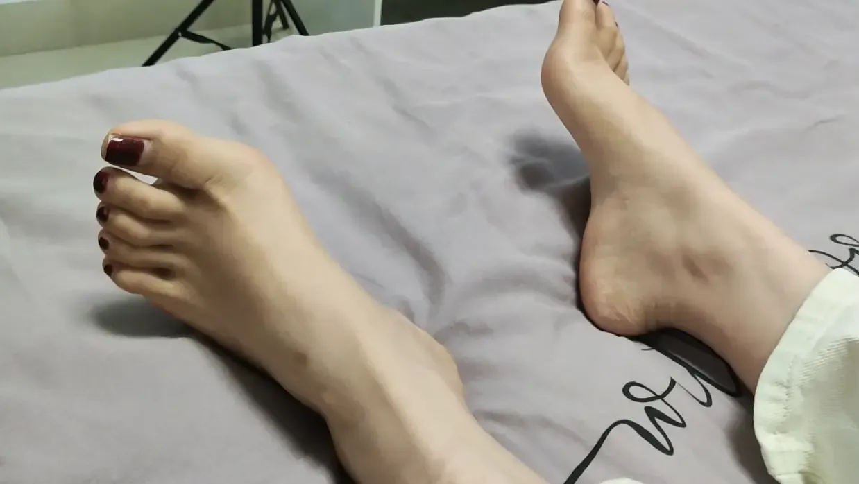cos萤被放到催眠玩脚 cos萤被放到催眠玩脚