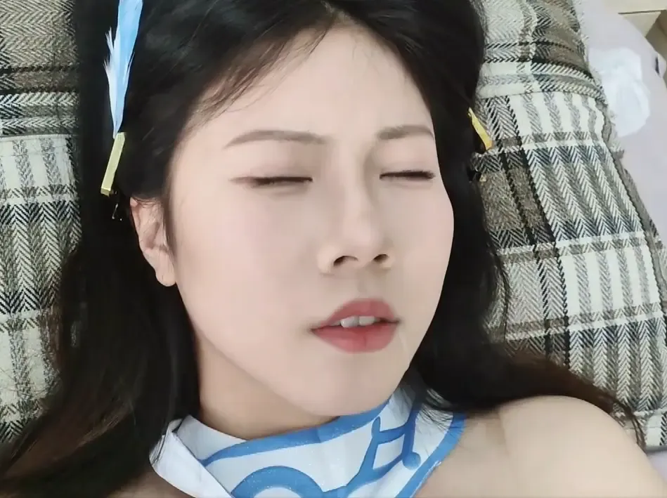 cos萤被放到催眠玩脚 cos萤被放到催眠玩脚
