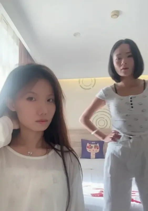 玩物直播-小女奴 玩物直播-小女奴