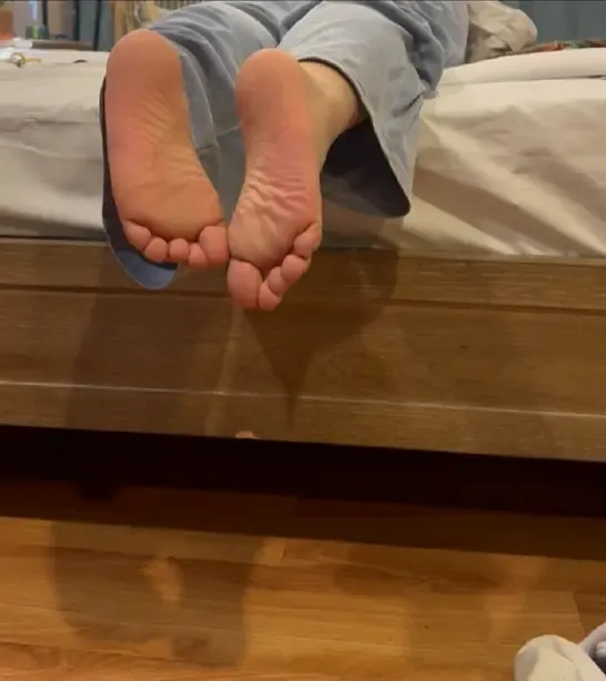 抽打美脚 抽打美脚